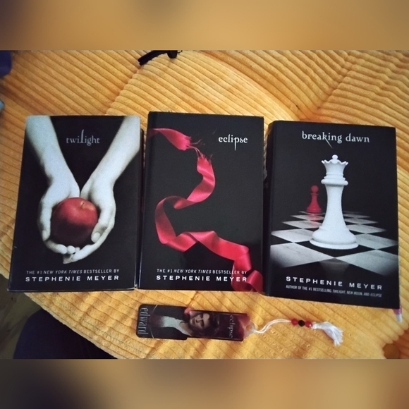 First Edition Twilight Saga Book Set *MISSING NEW MOON* - Picture 2 of 9